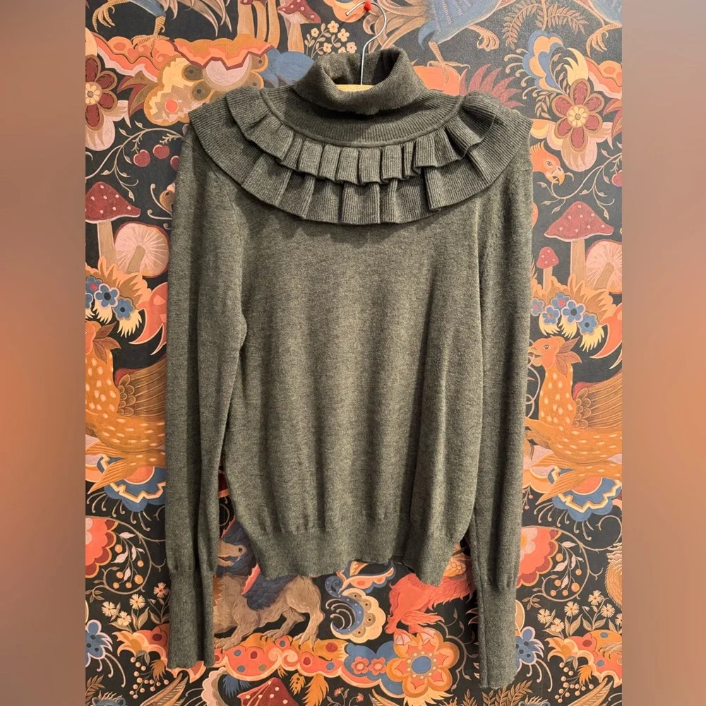 Cute Wool Ruffled Turtleneck - Picture 2 of 3